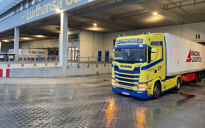 Camion CORNETRANS la terminalul Lufthansa Cargo
